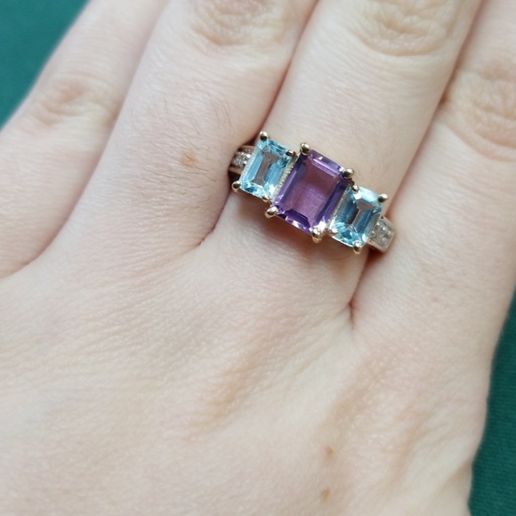 10kt gold amethyst/diamond ring